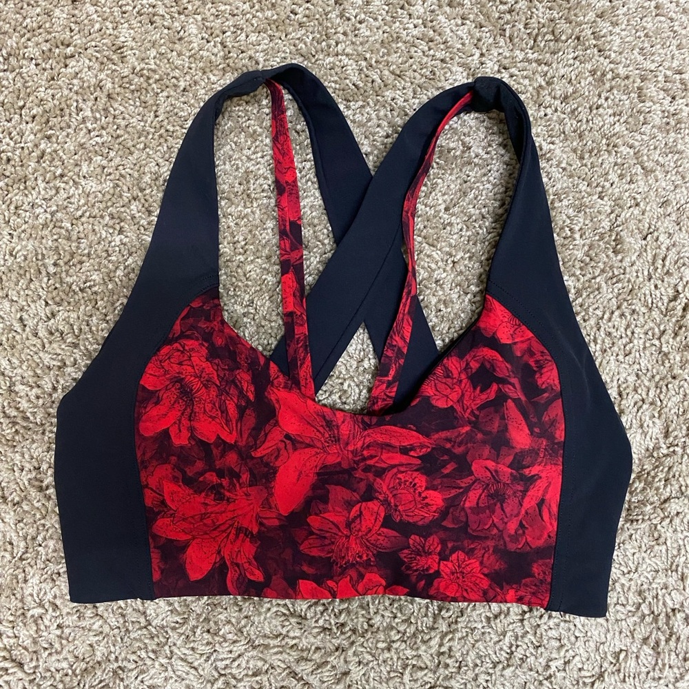 Lululemon sports bra